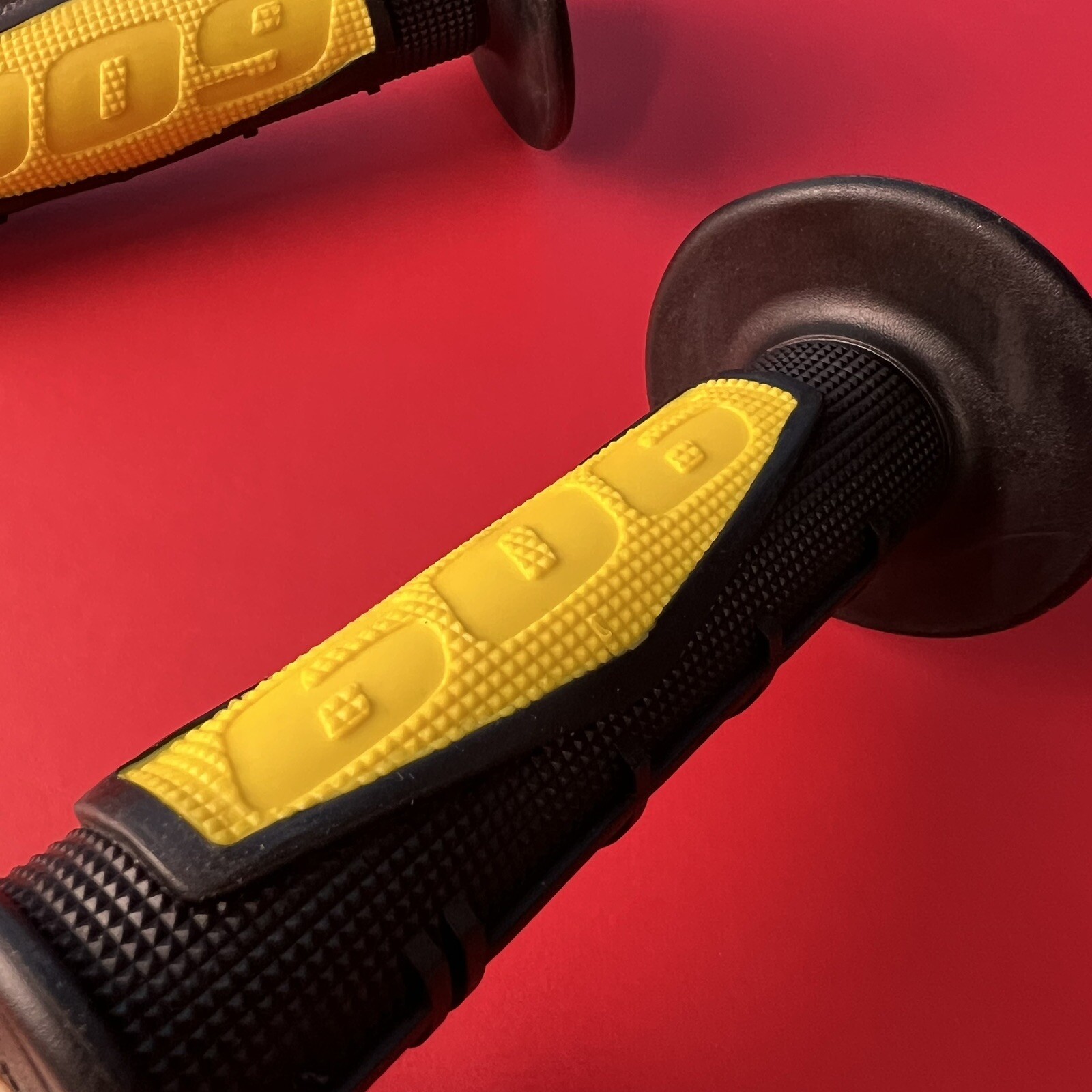 OLD SCHOOL FMF 909 BMX GRIPS VELOCITY BLACK / YELLOW VINTAGE NOS