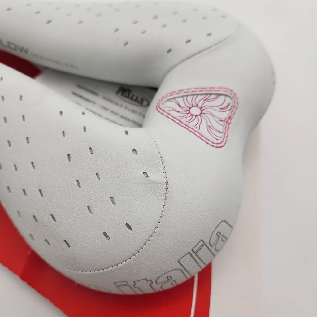Selle Italia Diva Gel Flow Women’s Bike Saddle White w/ Pink Accents idmatch L3