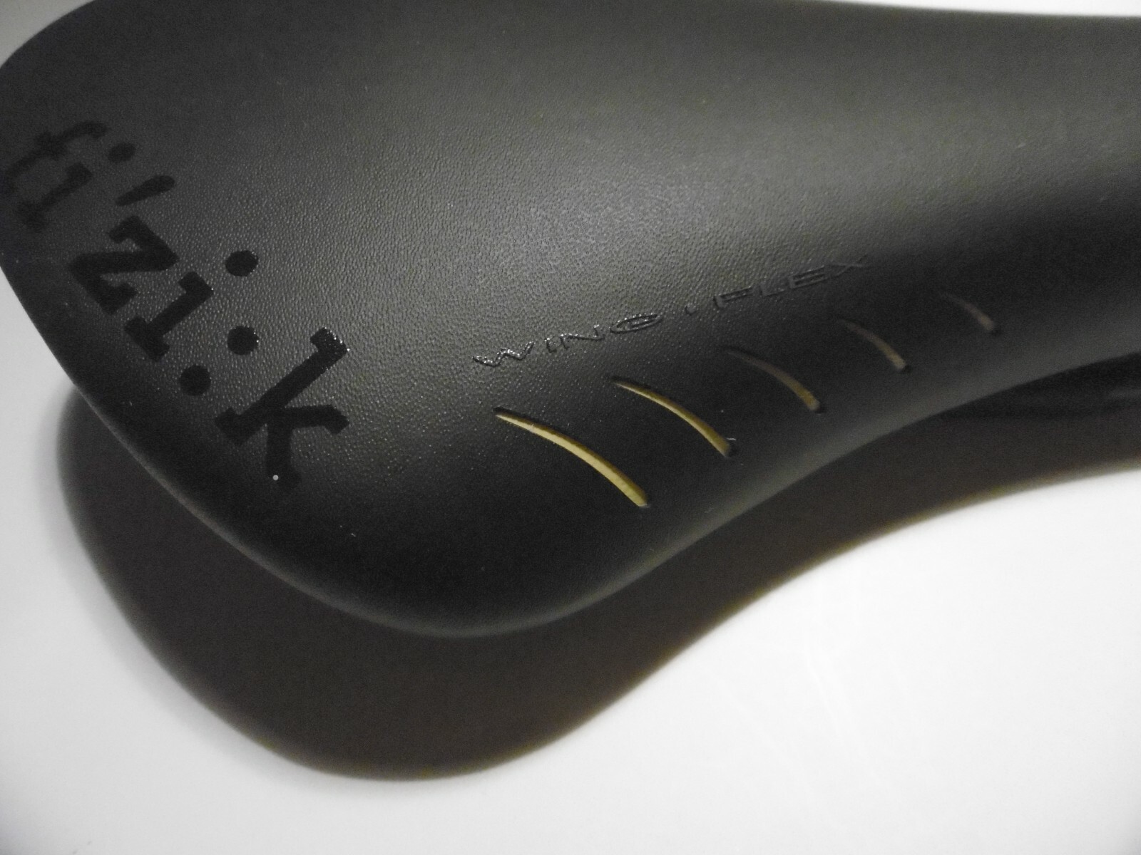 Fizik Arione Donna 00 Braided Rail Wing Flex Saddle 164g New