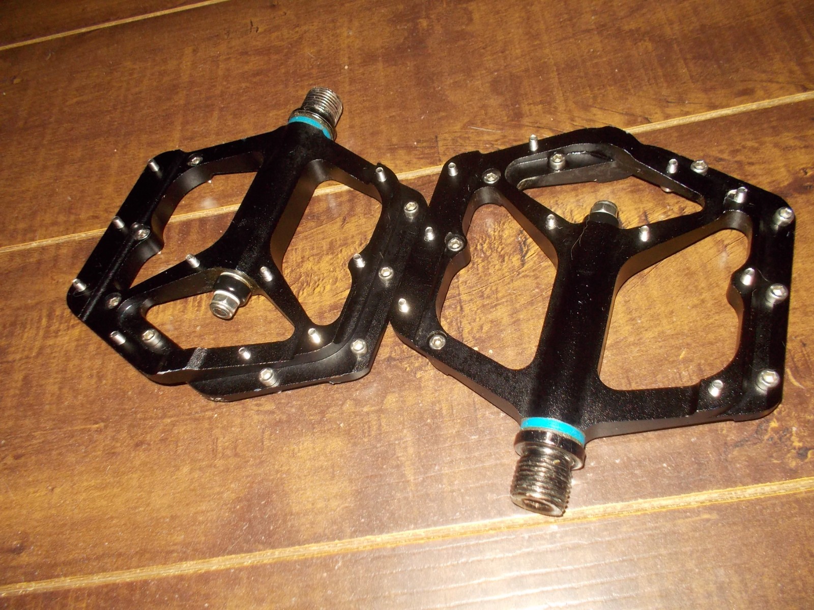 HT style flat pedals 13mm very thin in excellent pre owned condition 10 pins