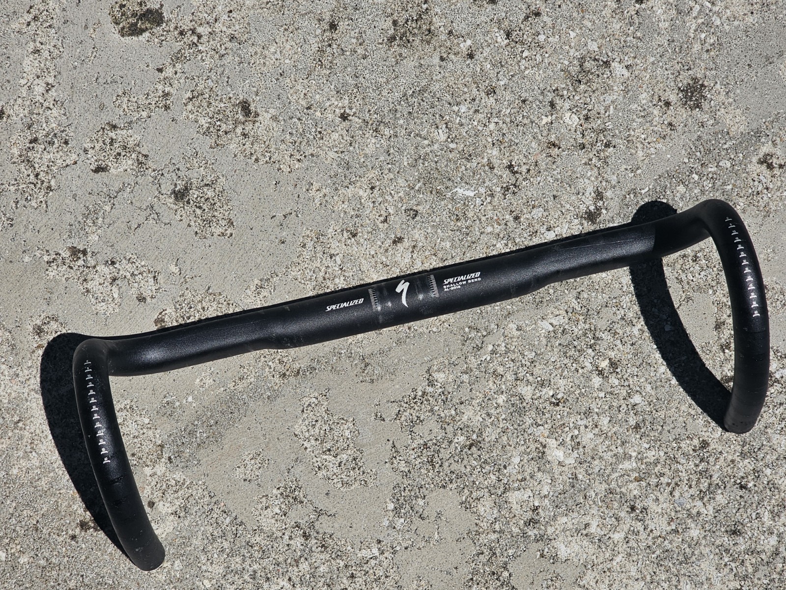 Specialized Shallow Bend AL-2014 Road Handlebar; 123mm drop,75mm reach,44cm wide