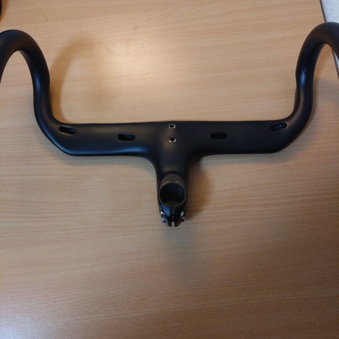 Integrated carbon aero handlebar 360mm