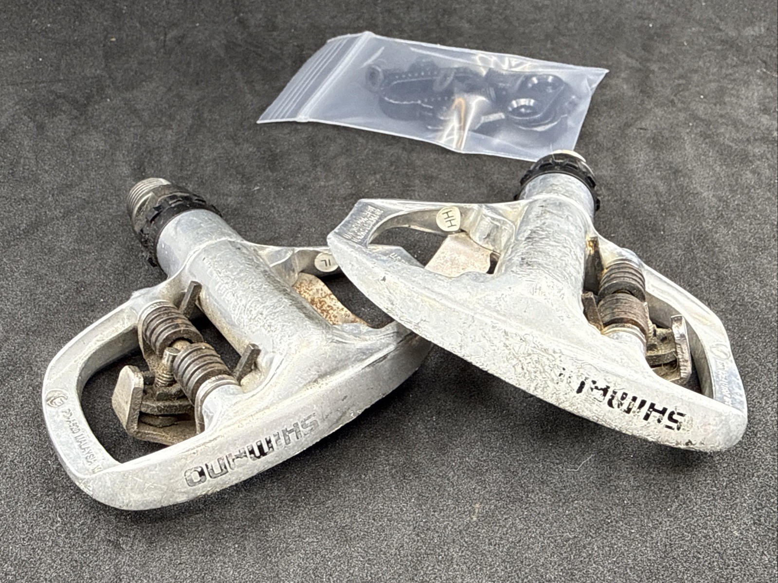 Shimano PD-A520 Silver Road Clipless SPD Cleat Pedals GOOD USED NEW CLEATS!