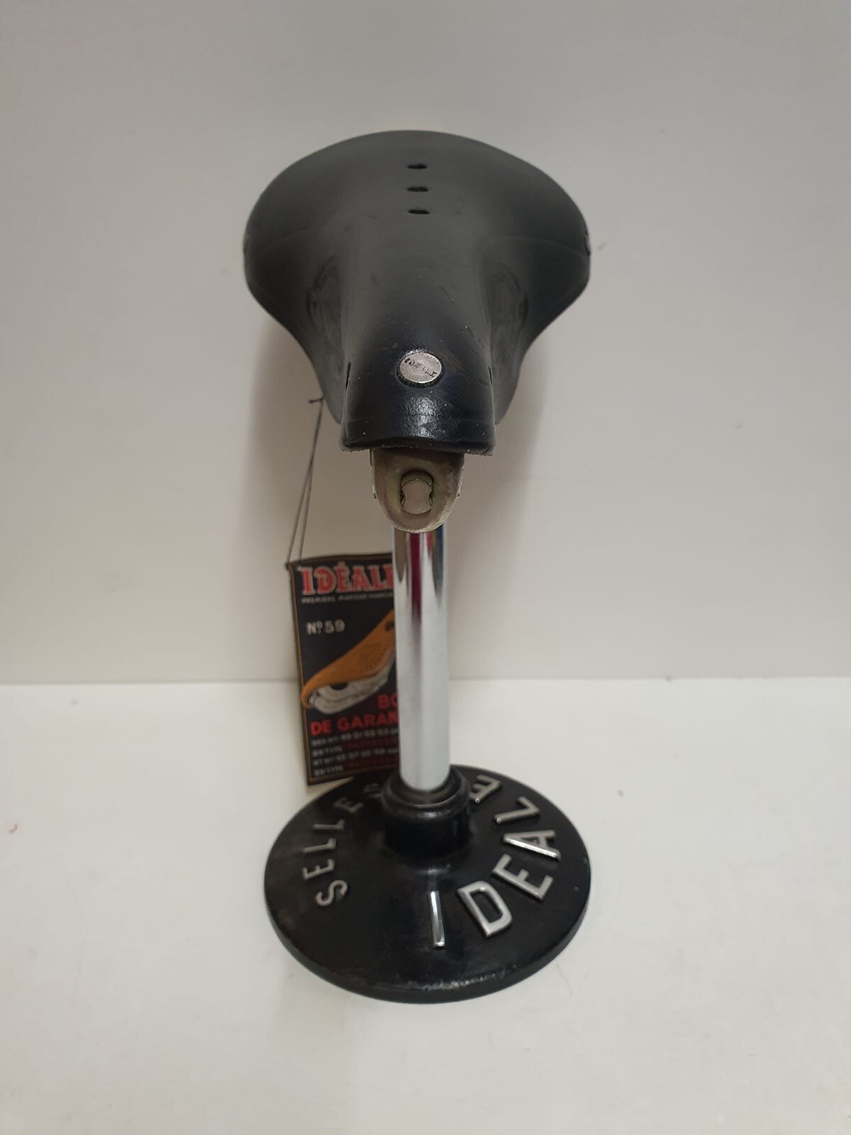 NOS IDEALE PROFESSIONNEL TB n°59 SADDLE SEAT MADE IN FRANCE VINTAGE 686gr