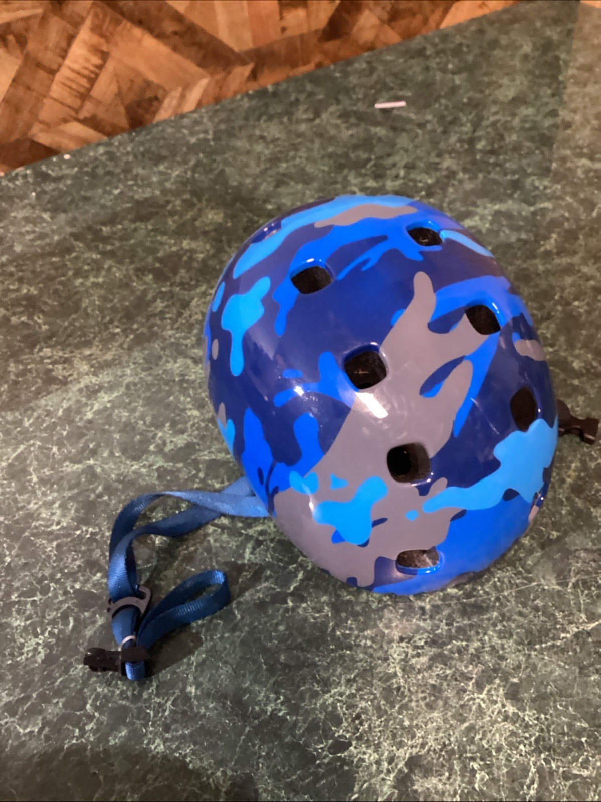 Schwinn Thrasher Lightweight Microshell Bicycle Helmet SW78597-2 Blue Camo Used