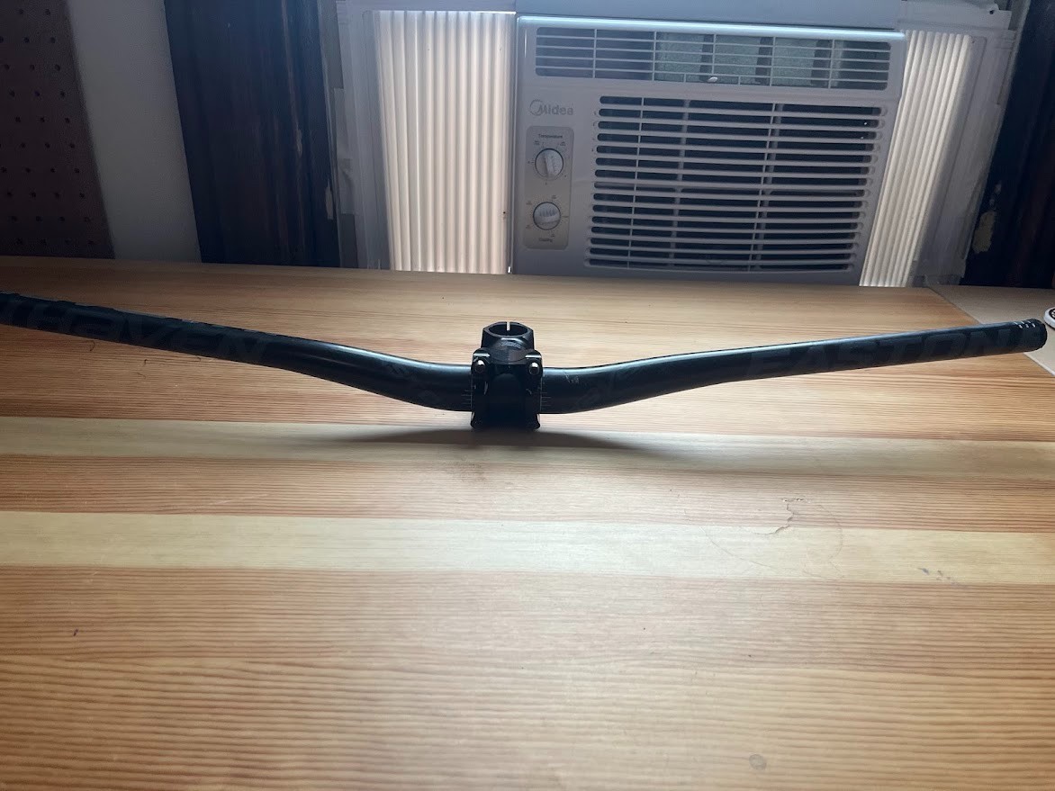 Easton EC90 SL carbon fiber flat handlebar 31.8mm, 730mm with stem