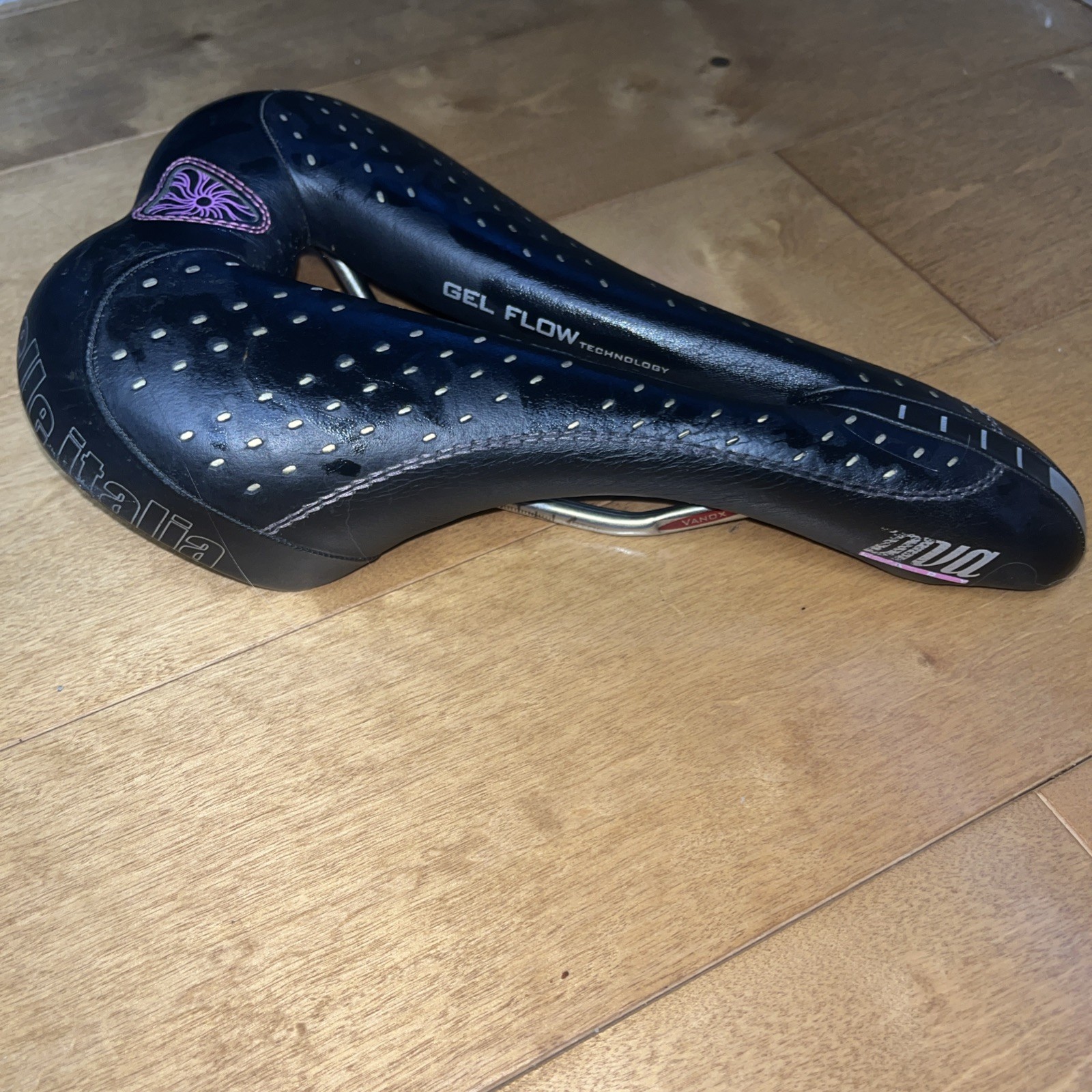 Selle Italia Diva Gel Flow Saddle / women’s