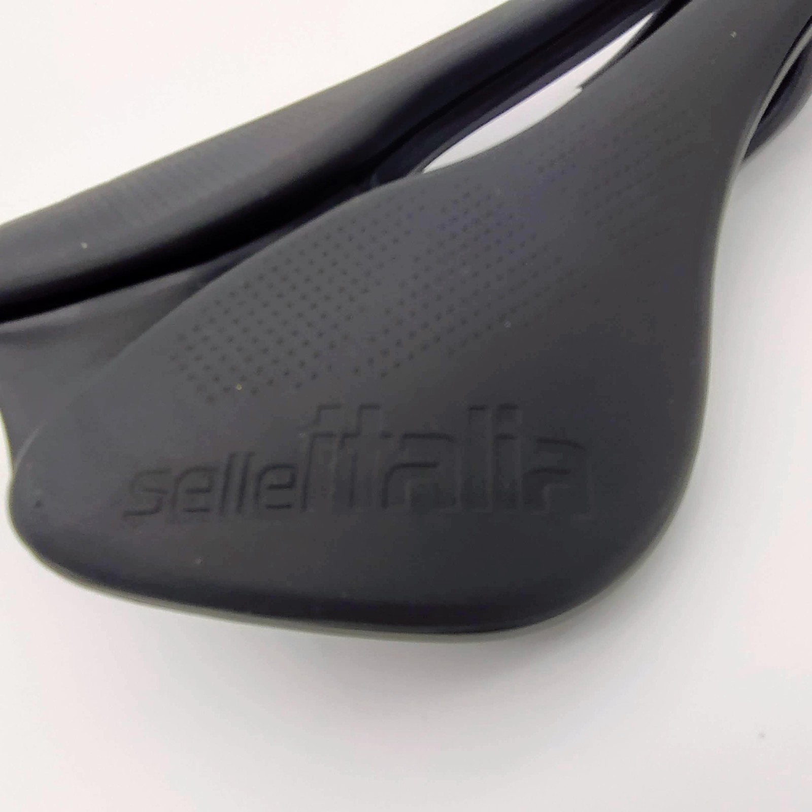 Selle Italia Model X Superflow / L3 145x245mm / Fec Alloy Rail Saddle OE Version
