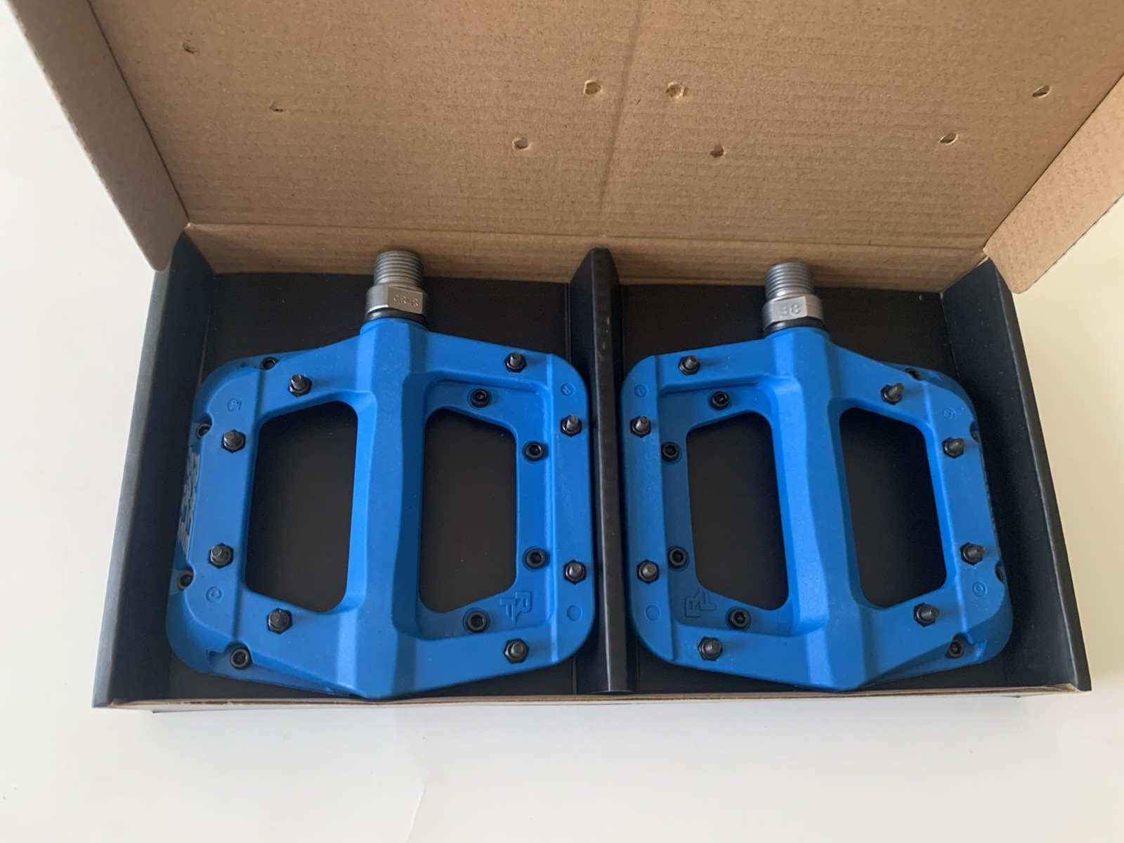 Set of 2 Race Face Chester Pedals Blue, One Size