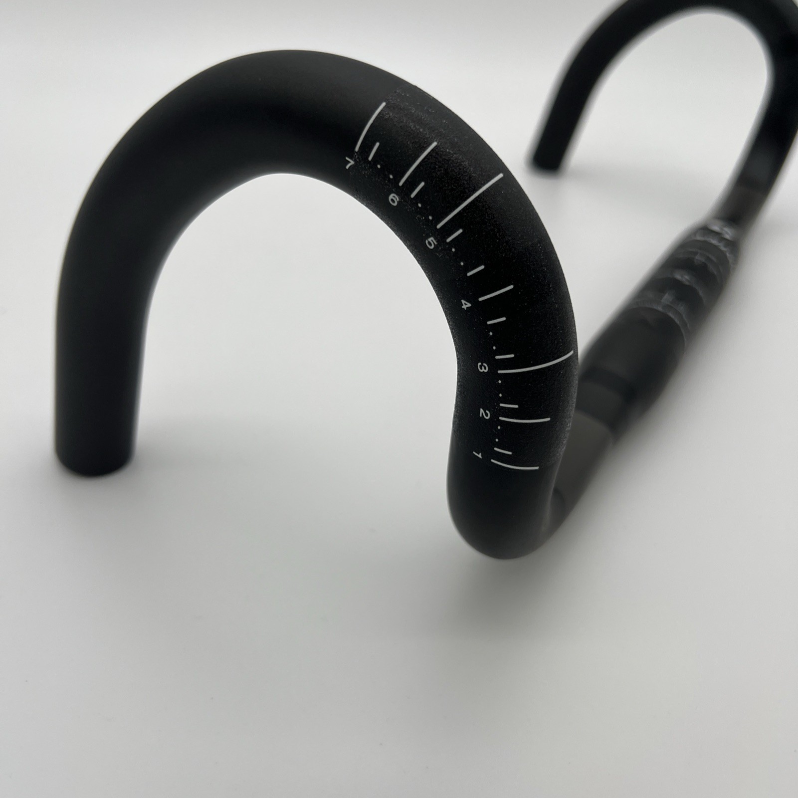 Bontrager XXX VR-C 38cm Wide 31.8mm Carbon Handlebar 185g 125mm drop/85mm Reach