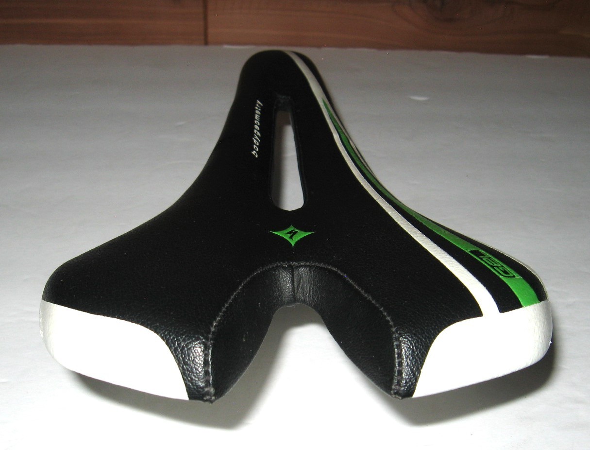 SPECIALIZED JETT BODY GEOMETRY GEL 143MM 7X7MM CARBON FIBER SADDLE BLACK