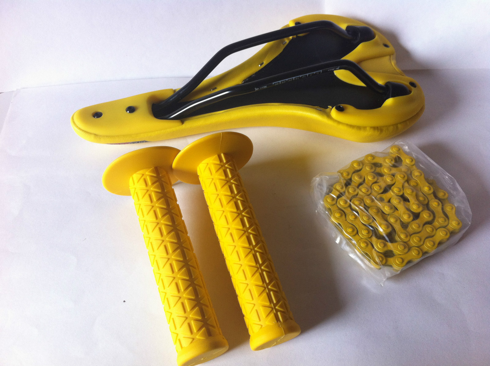 PACKAGE DEAL: BICYCLE SEAT GRIPS CHAIN YELLOW BMX ROAD FIXIE MTB CYCLING BIKES