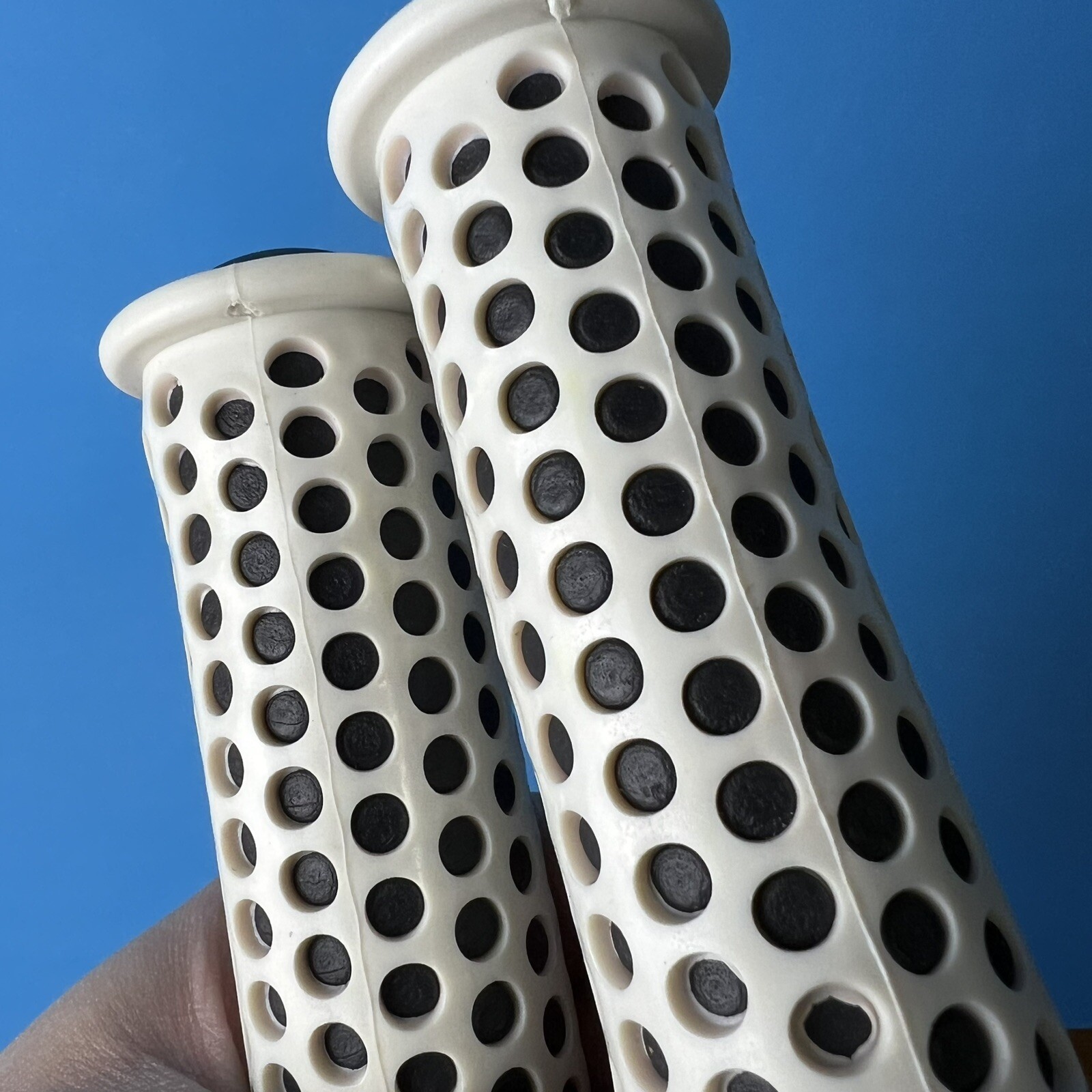 OLD SCHOOL BMX BIKE F1 STYLE DOT GRIPS BLACK/WHITE FUAN GT REDLINE HARO OGK NOS