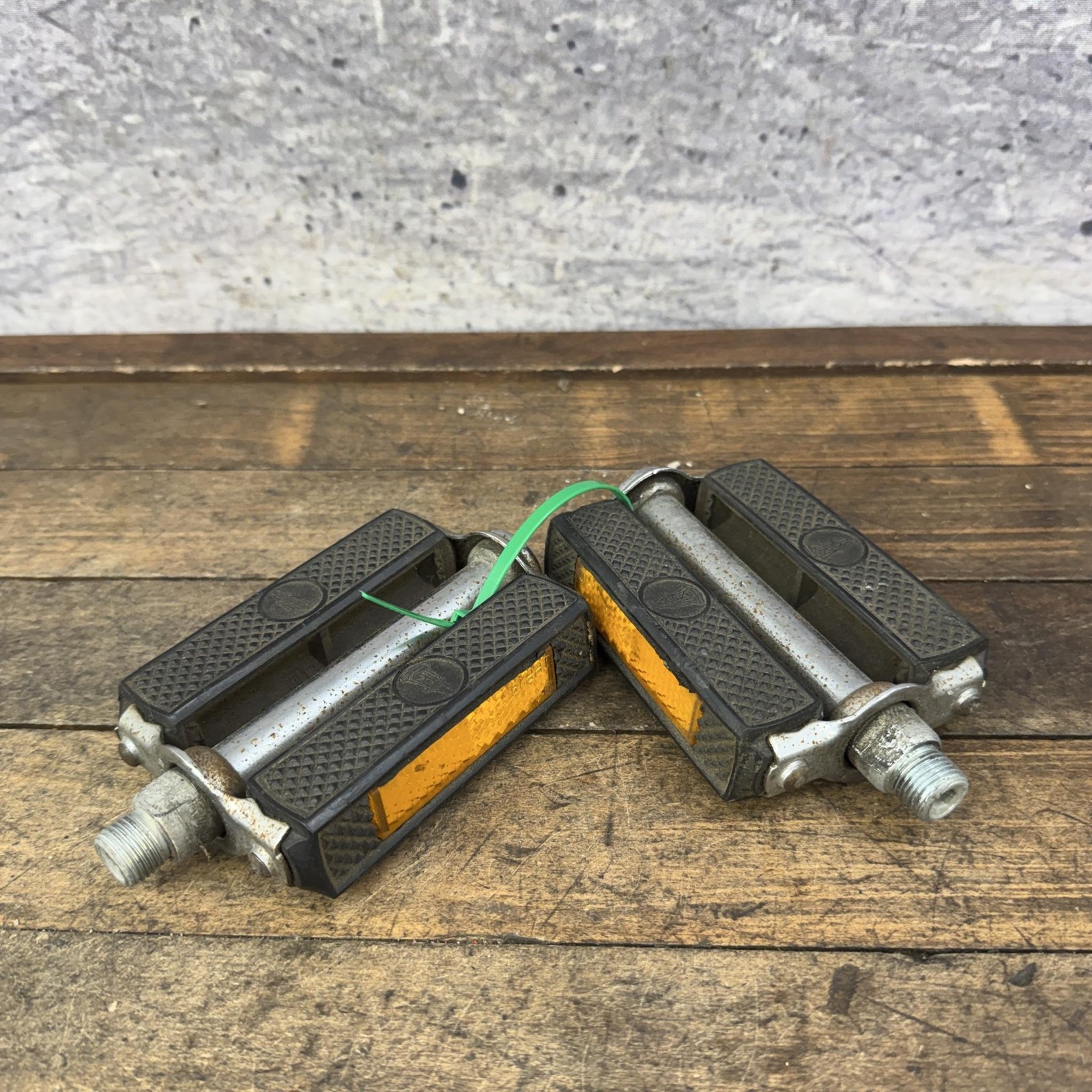 Vintage Raleigh Block Bike Pedals 9/16 Black Reflector Platform Pair 598g
