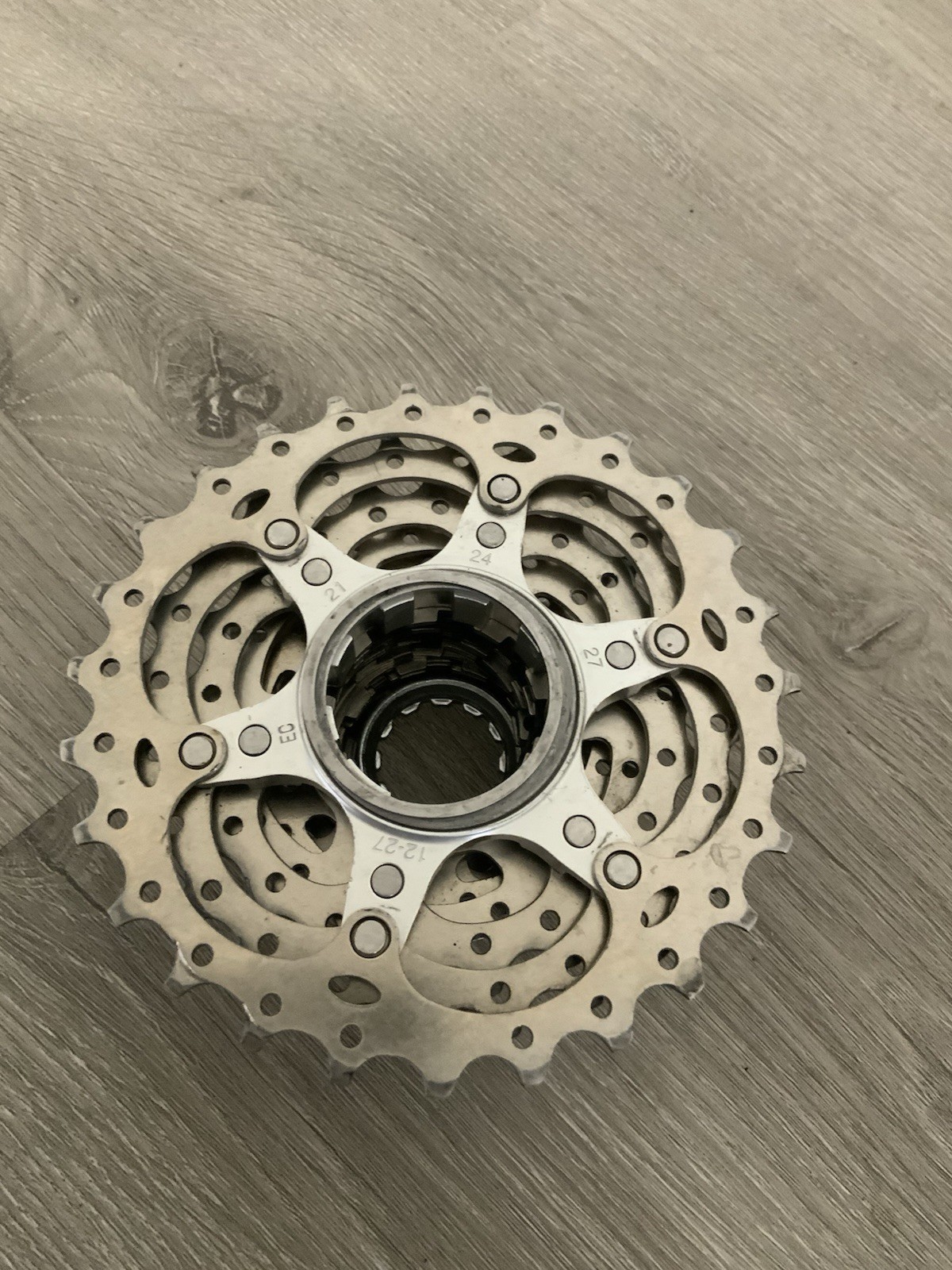 SHIMANO 105 10 SPEED CASSETTE 12-27 T00TH 260 GRAMS MODEL 5600