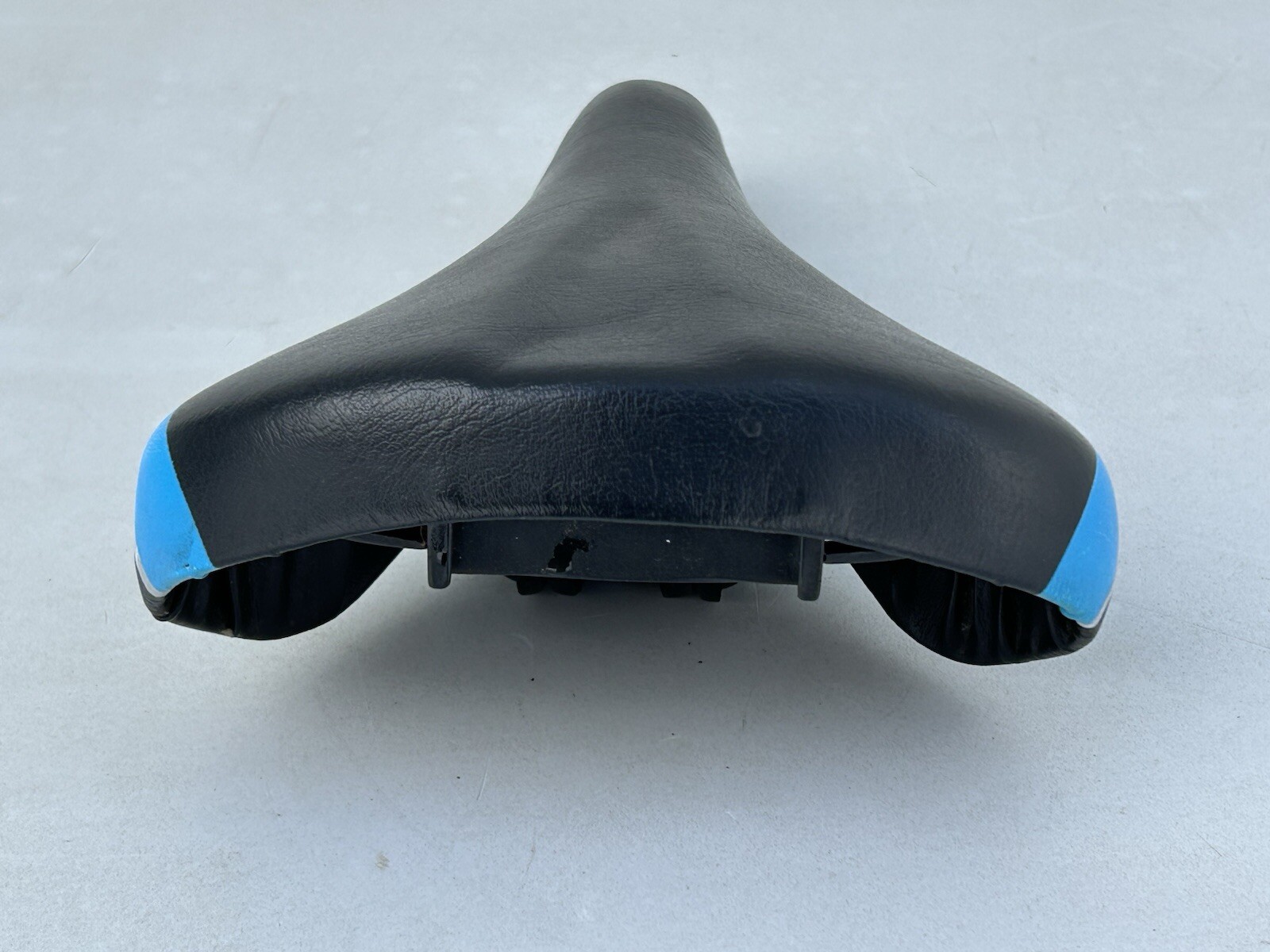 Aidelo Next MOUNTAIN BIKE ROAD BIKE 10.5″ 10 1/2″ Blue Black Silver Seat Saddle