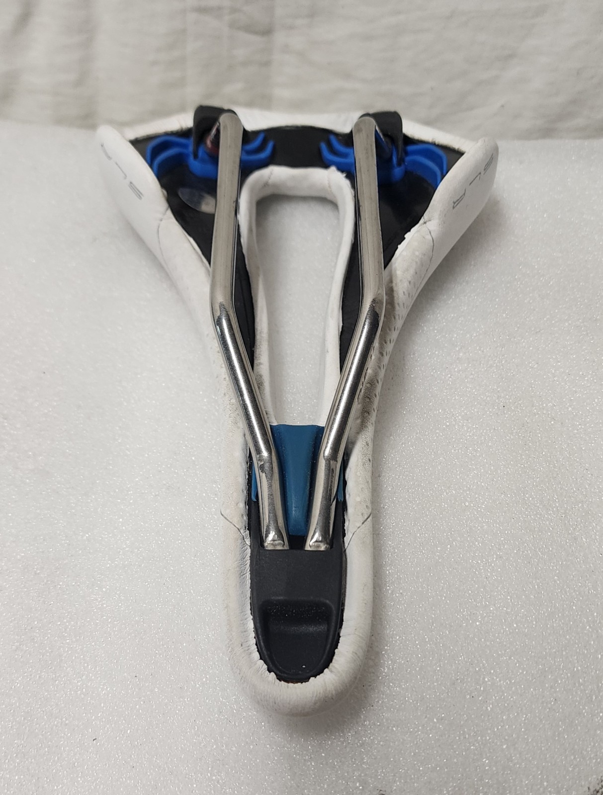 Selle Italia Max SLR Gel Superflow 145mm L3 Ti 316 Saddle White – VGC