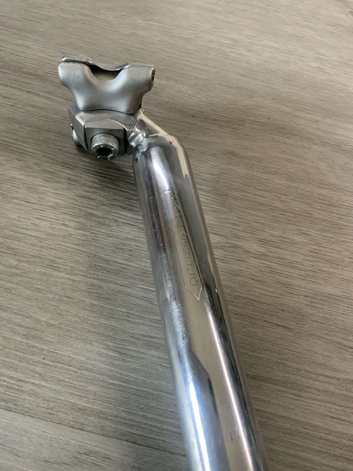 CAMPAGNOLO RECORD SEAT POST 27.2 MM 210 MM TOTAL LENGTH 226 GRAMS VERTICAL LOGO
