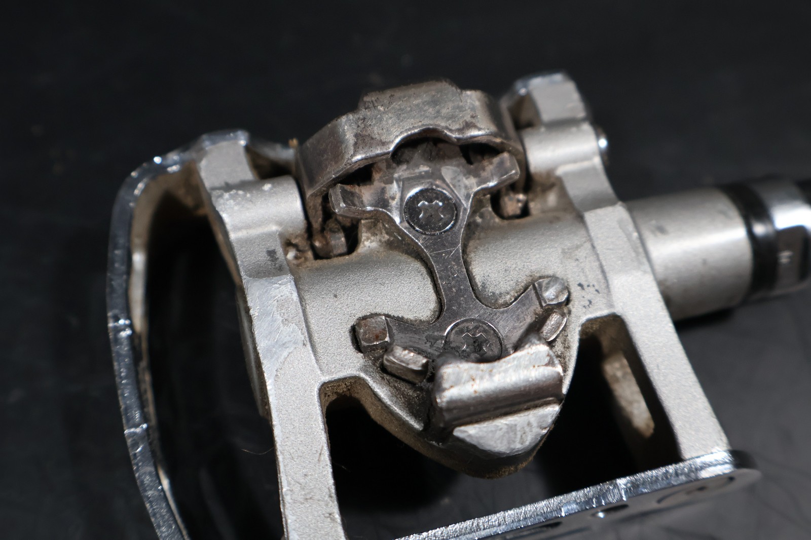Shimano PD-M324 SPD Dual Sided Clipless Road Bike Pedals 9/16″ Touring Commuter