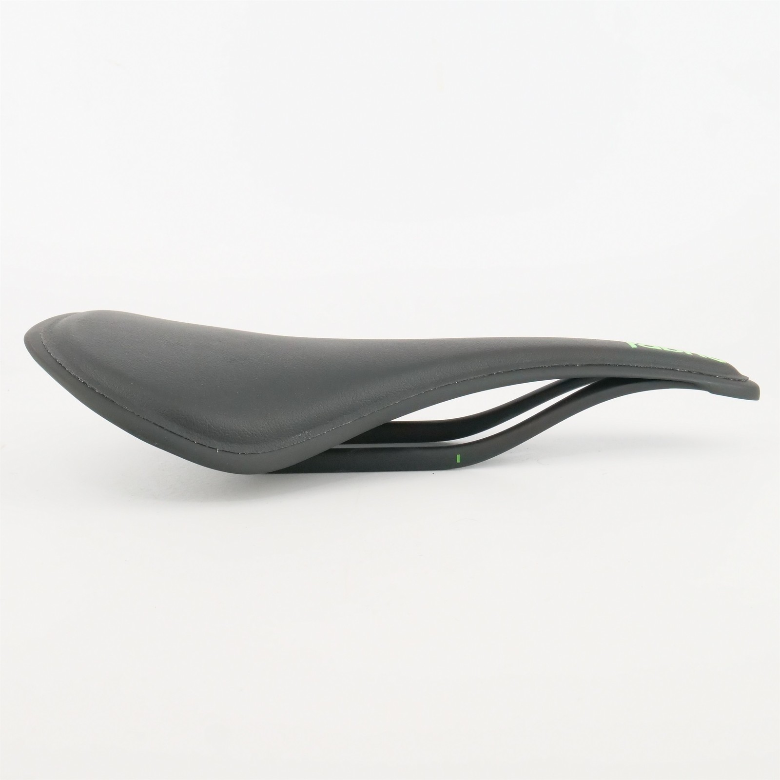 Fabric ALM Ultimate Shallow Saddle Carbon 142mm x 282mm 7x9mm Rails Black 145g