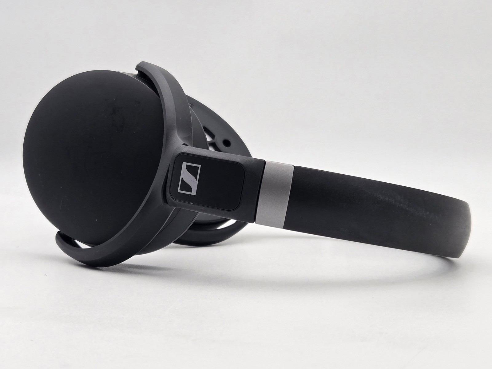 Sennheiser HD 450BT SEBT4 Bluetooth Headphones w/ Case – Black