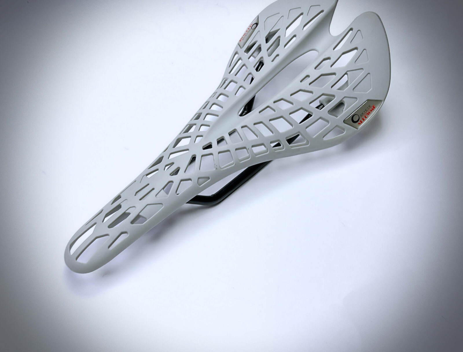 Saddle Resin Perforated Gray New 6.31oz 280x 5 1/8in SKYEYE Allowme