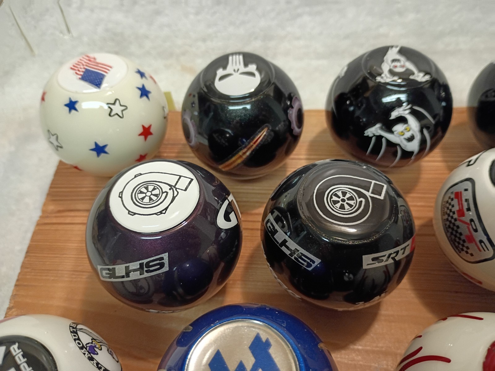 Lot Of 22 Custom Round Ball Gear Shift Knobs. Resin? Non-Threaded. Gr8t Mix!!