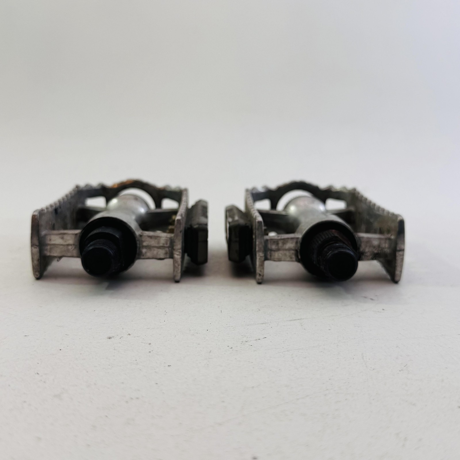 Vintage Sakae RR-4002 Platform Bike Pedals Pair 9/16 in Silver Reflectors A81