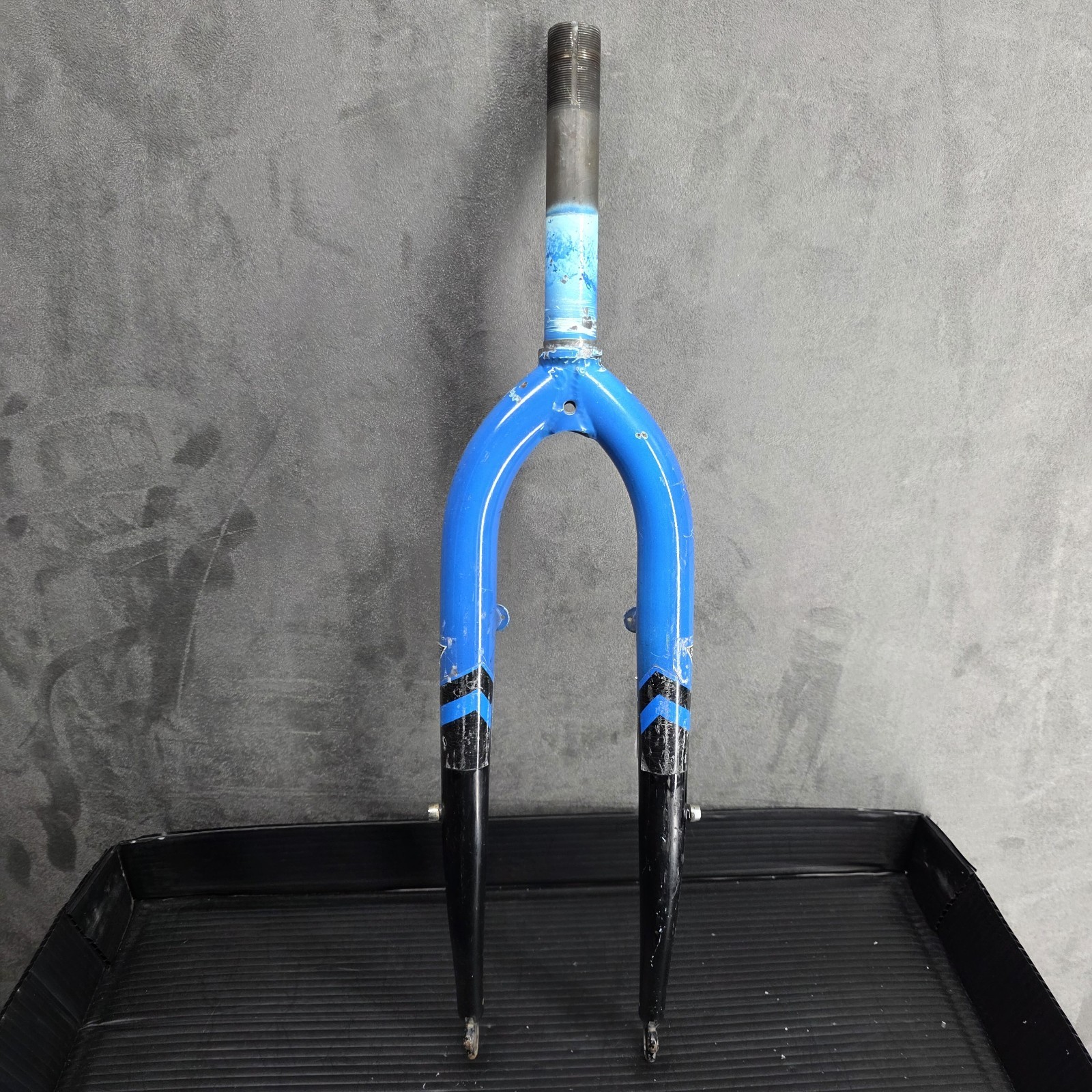 Vintage 26″ Mountain Bike Rigid Fork 1″ Threaded Chromoly Blue Black Paint 5.75″