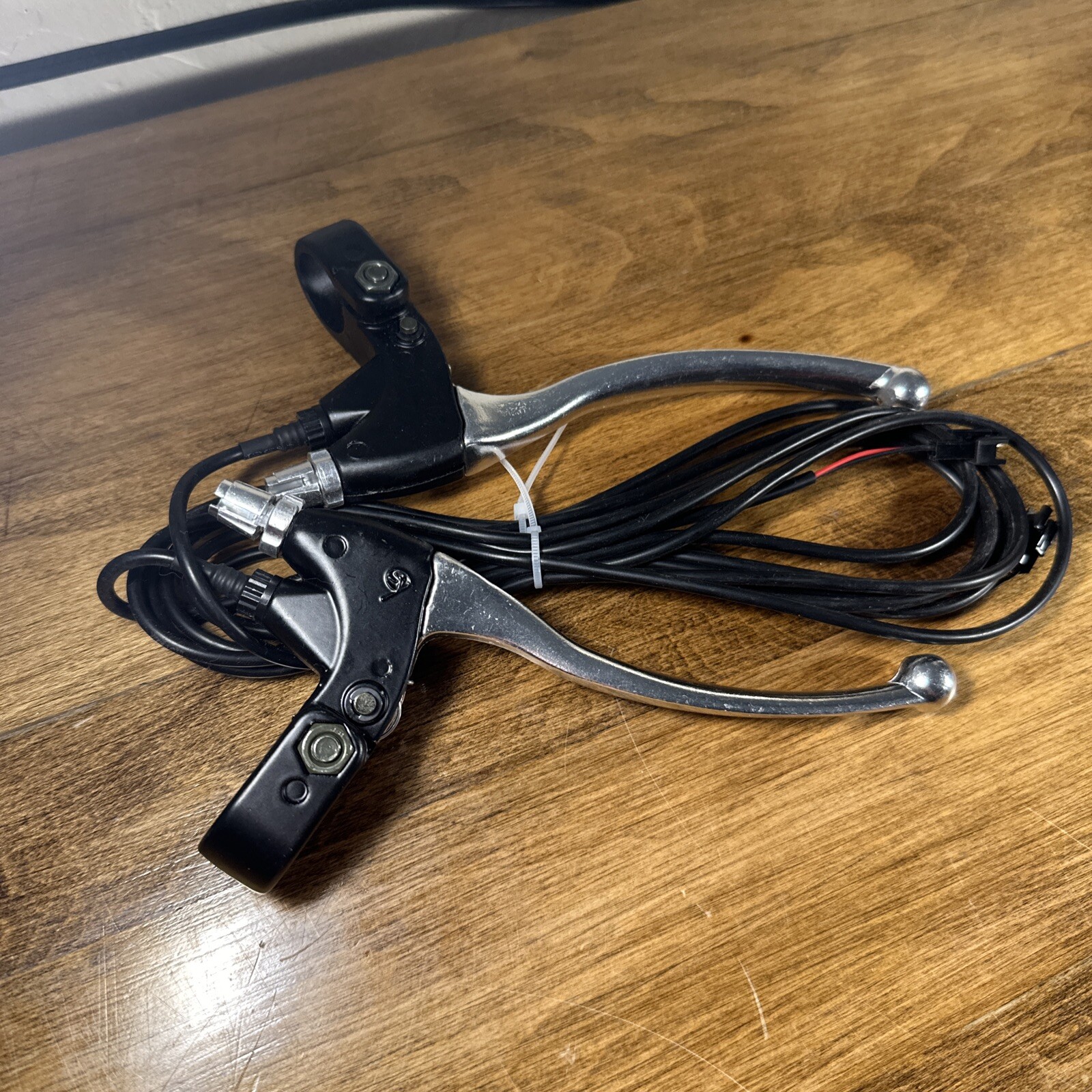 1Pair Electric Bike E-scooter Brake Lever Parking Cut-Off Power Assembly