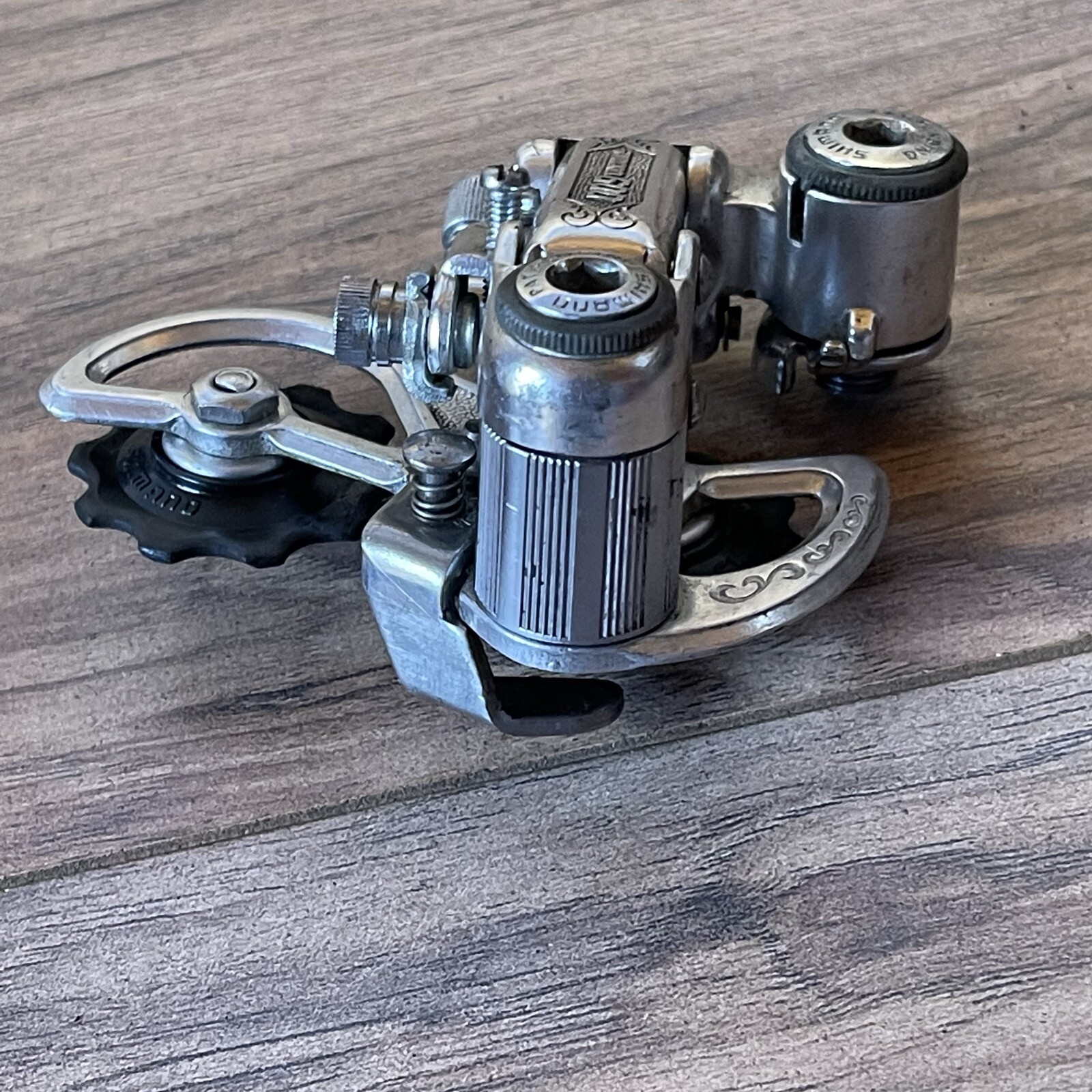 Vintage Shimano 600 EX Arabesque Rear Derailleur Short Cage LOW MILEAGE