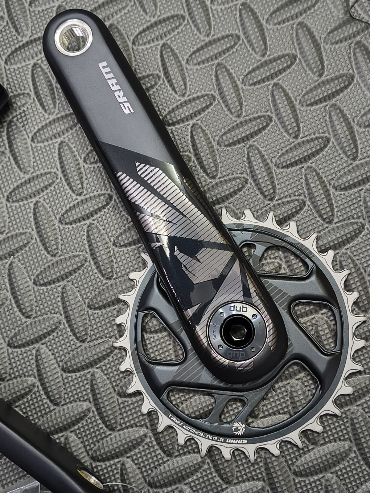 SRAM X1 Eagle DUB Carbon Crankset 175mm 32T 3mm Boost 12-Speed