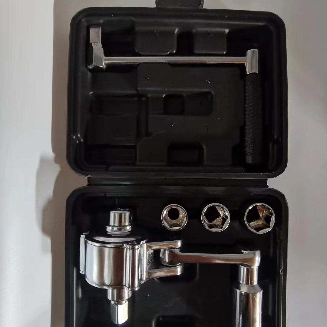 Hand Operated Power Wrench with 16:1 Gear Ratio and Black Silver Finish