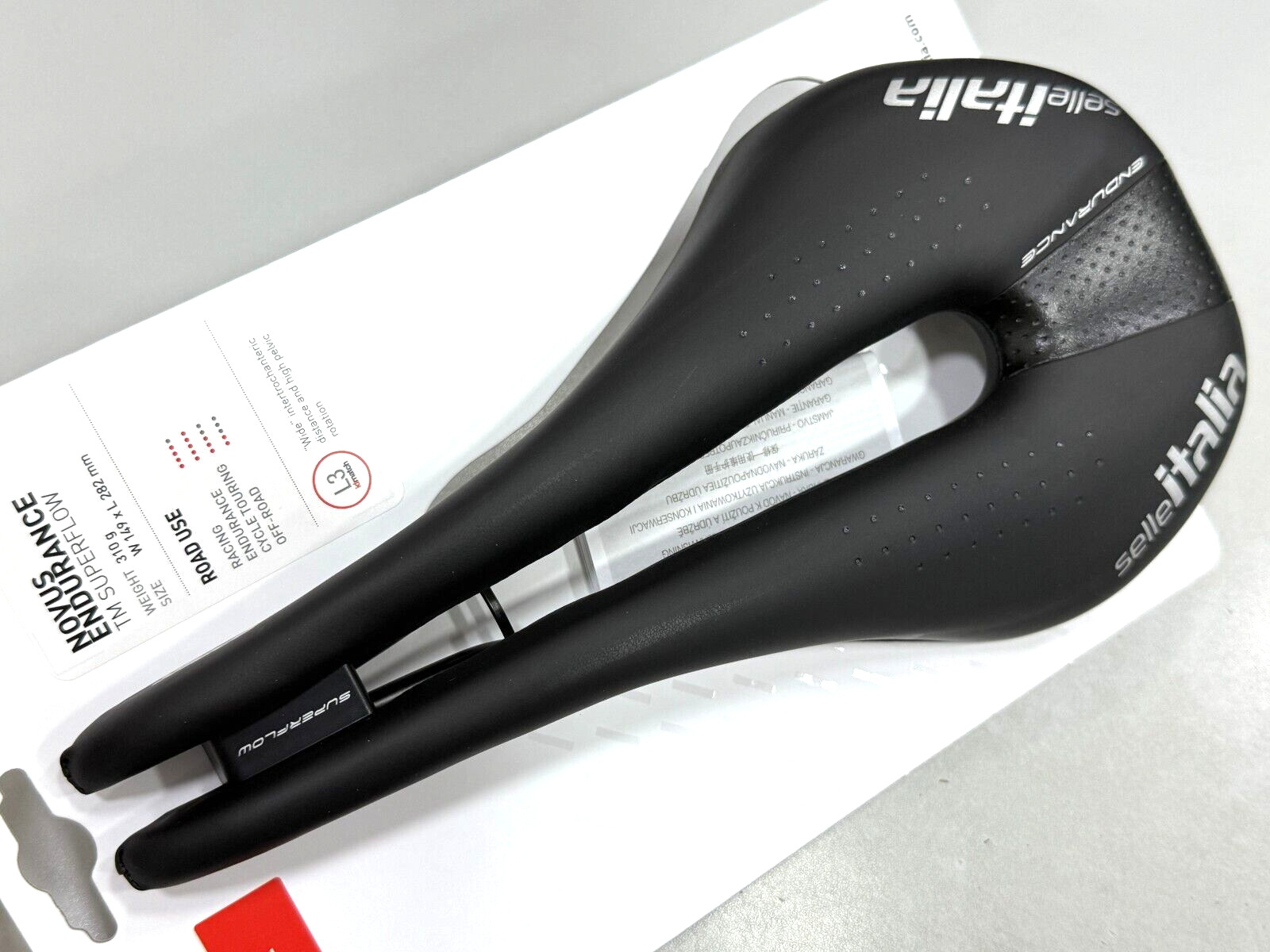 Selle Italia Novus Endurance TM Superflow Manganese Rail Saddle L3 (149x 282mm)