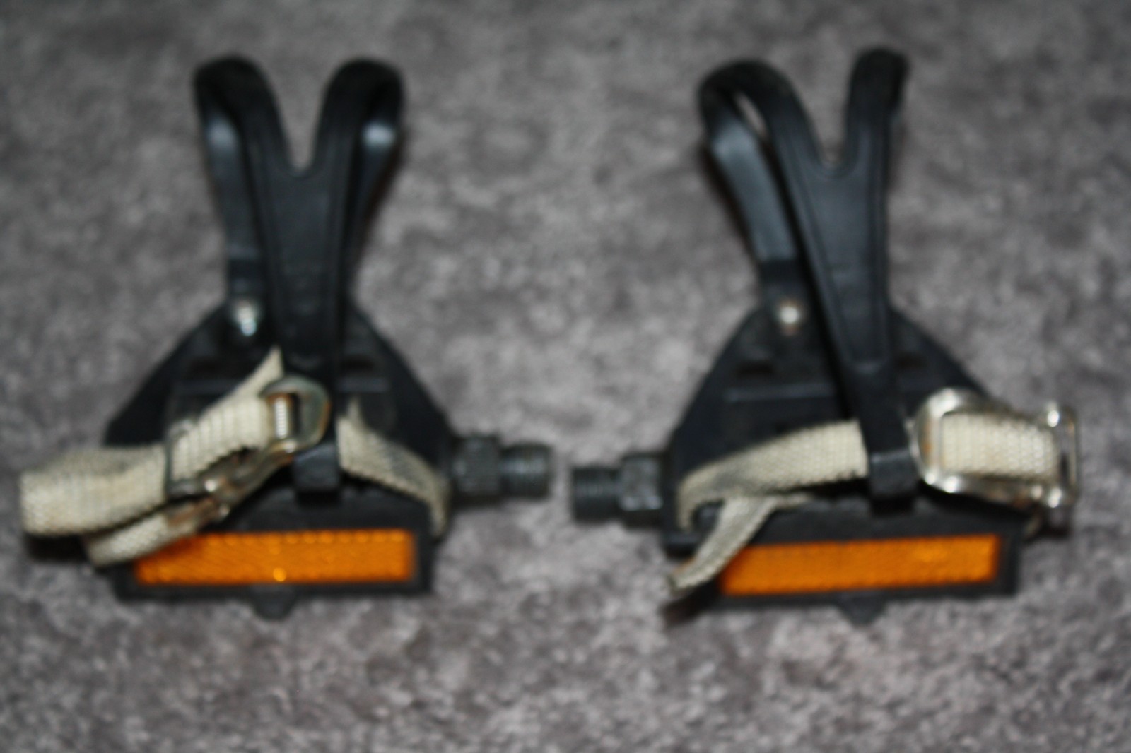 VP 390 Bike Pedal Set 9/16″ with VP-709 Toe Trap Left & Right