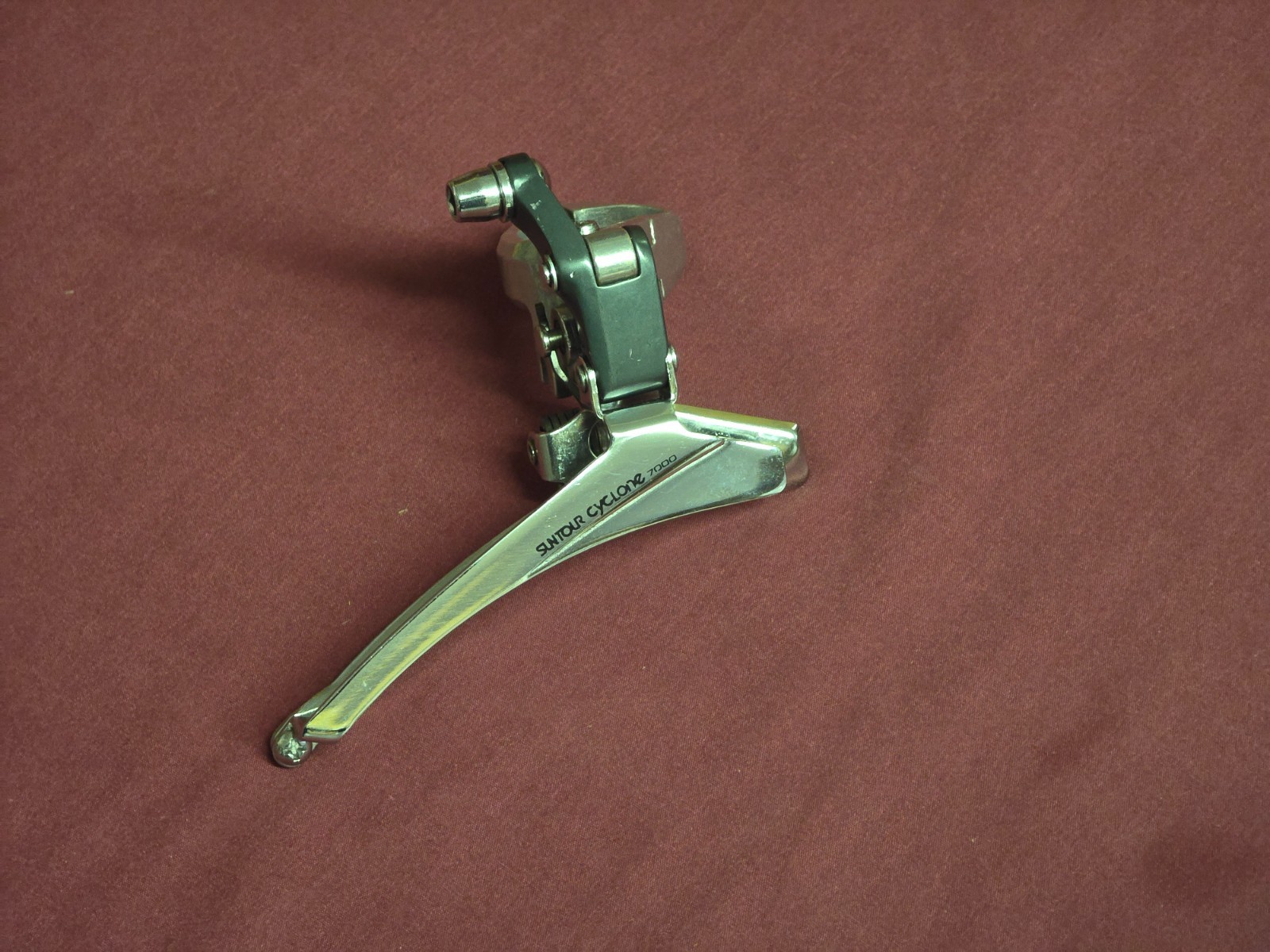 Suntour Cyclone 7000 Front Derailleur 28.6 mm, Bottom Pull, Road, NOS, 6/7 Sp