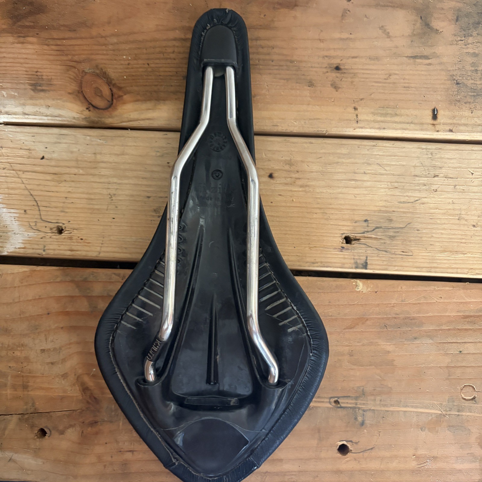 Fizik Arione Classic Road Bike Saddle 7x 7mm Kium CrMo Rail 130mm