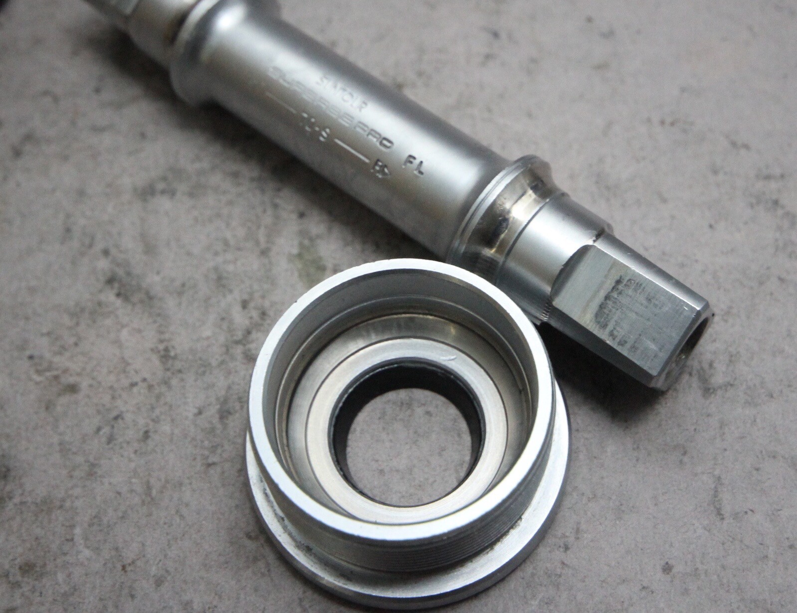Suntour Superbe Pro BB SB10 I Bottom Bracket / 114.5 mm / 70mm / 36x24T ITA