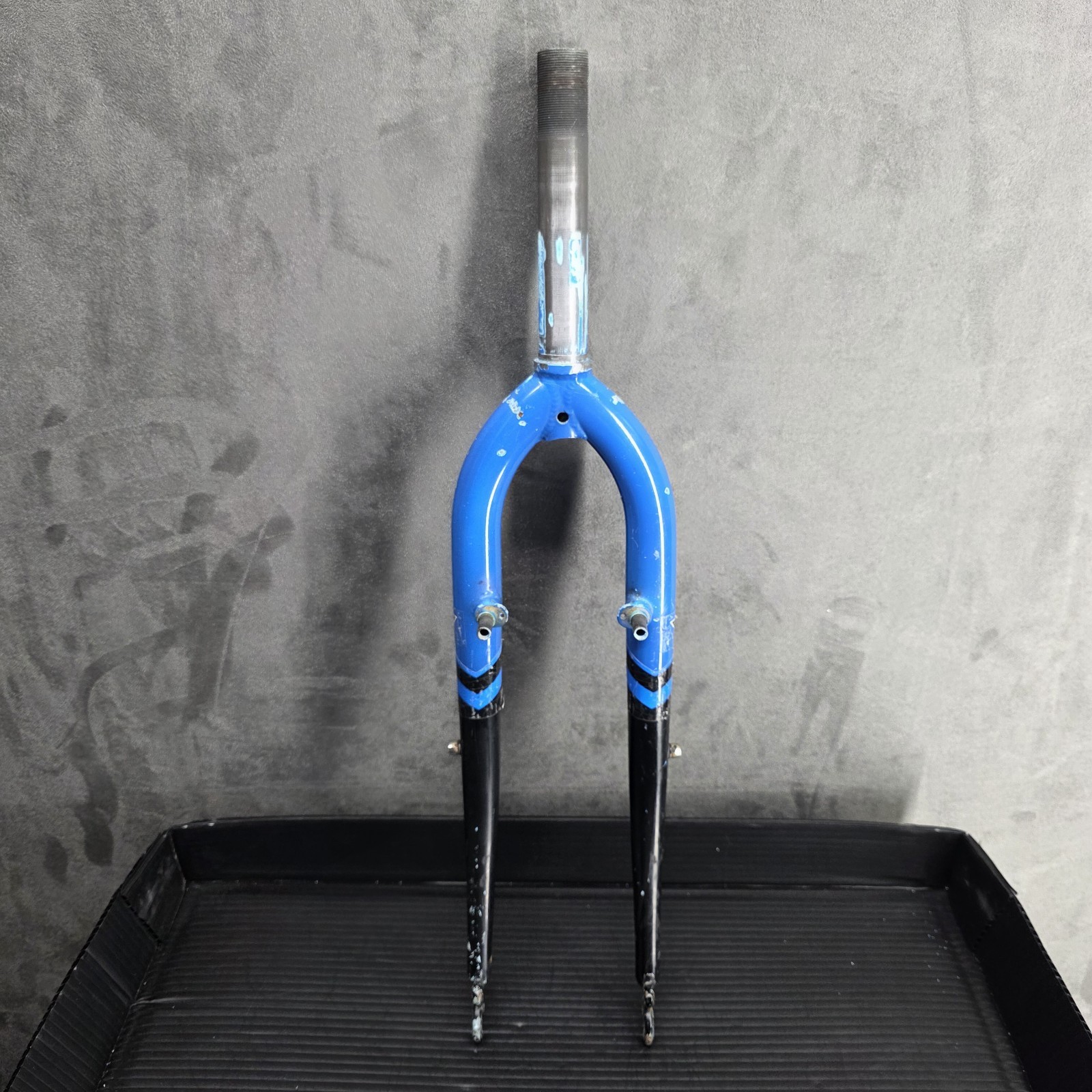 Vintage 26″ Mountain Bike Rigid Fork 1″ Threaded Chromoly Blue Black Paint 5.75″