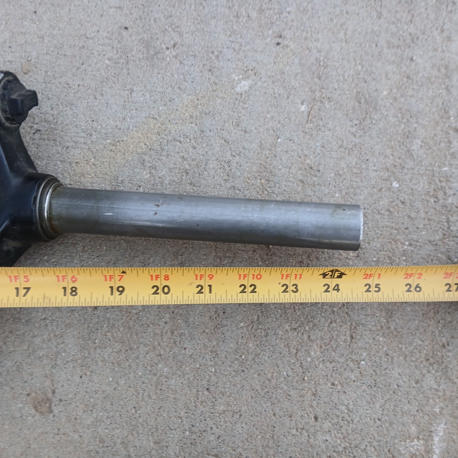 SR Suntour Suspension Fork 24.5” SF11-XCT-JR-24 from a Specialized Hotrock