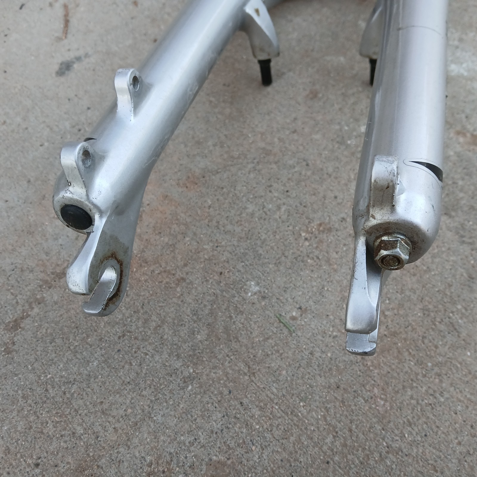SR Suntour Suspension Fork 24.5” SF11-XCT-JR-24 from a Specialized Hotrock