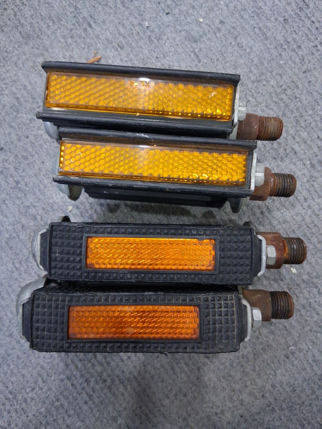 2 SETS VINTAGE BIKE PEDALS W/ REFLECTORS