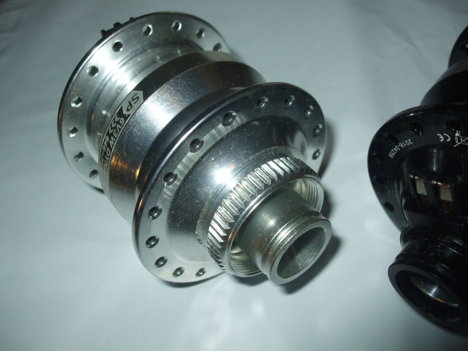 Shutter-Precision (SP) PL-8X Dynamo Hub / 6V 3W, 100mm, 36°, Thru, Centerlock