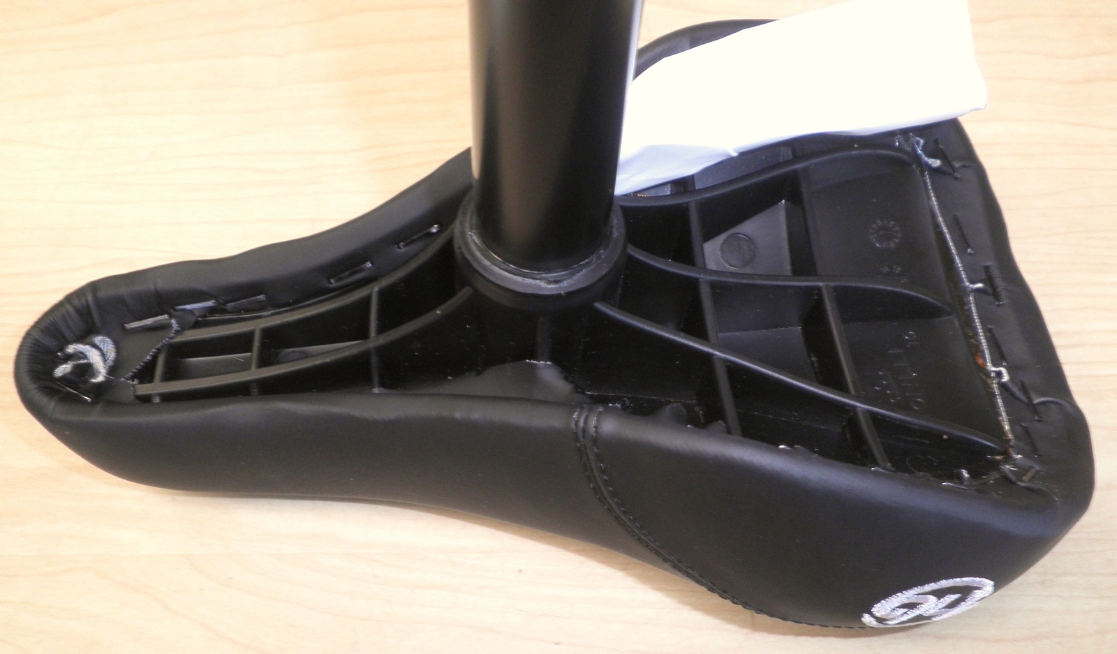 HB KIDS’ BLACK BIKE SADDLE/SEAT W/INTEGRADED SEATPOST 266-2