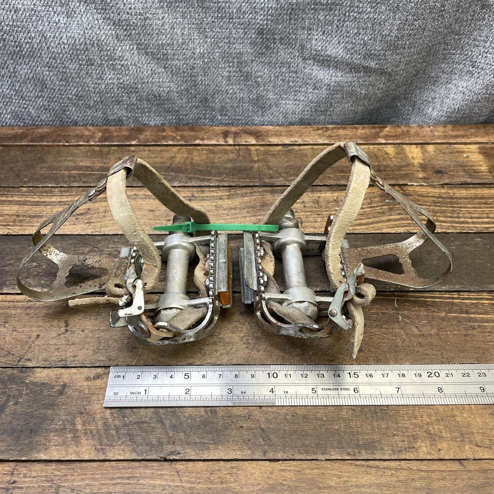 Vintage Atom 700 Quill Bike Pedals Toe Clips Leather Straps Silver Road 70s 80s