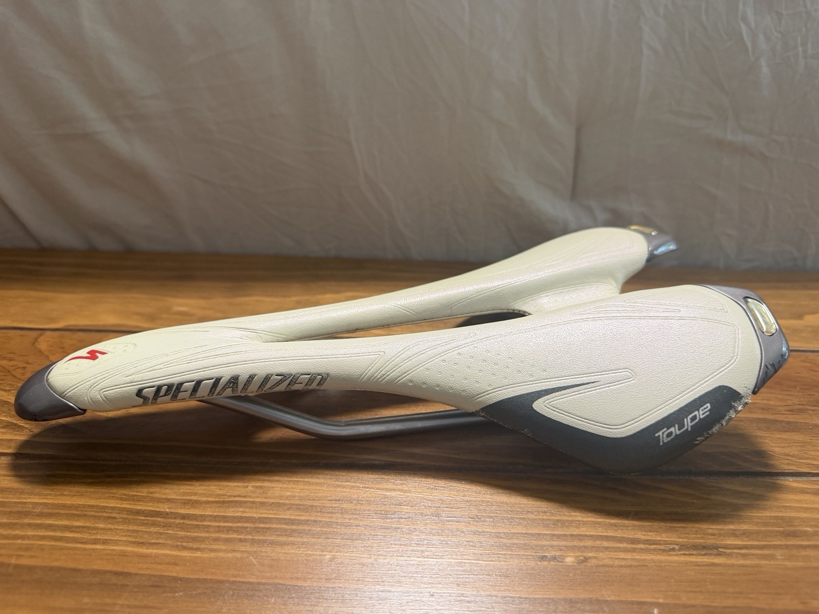Specialized Toupe Cutaway Road Bike Saddle/Seat White/Gray 143 mm