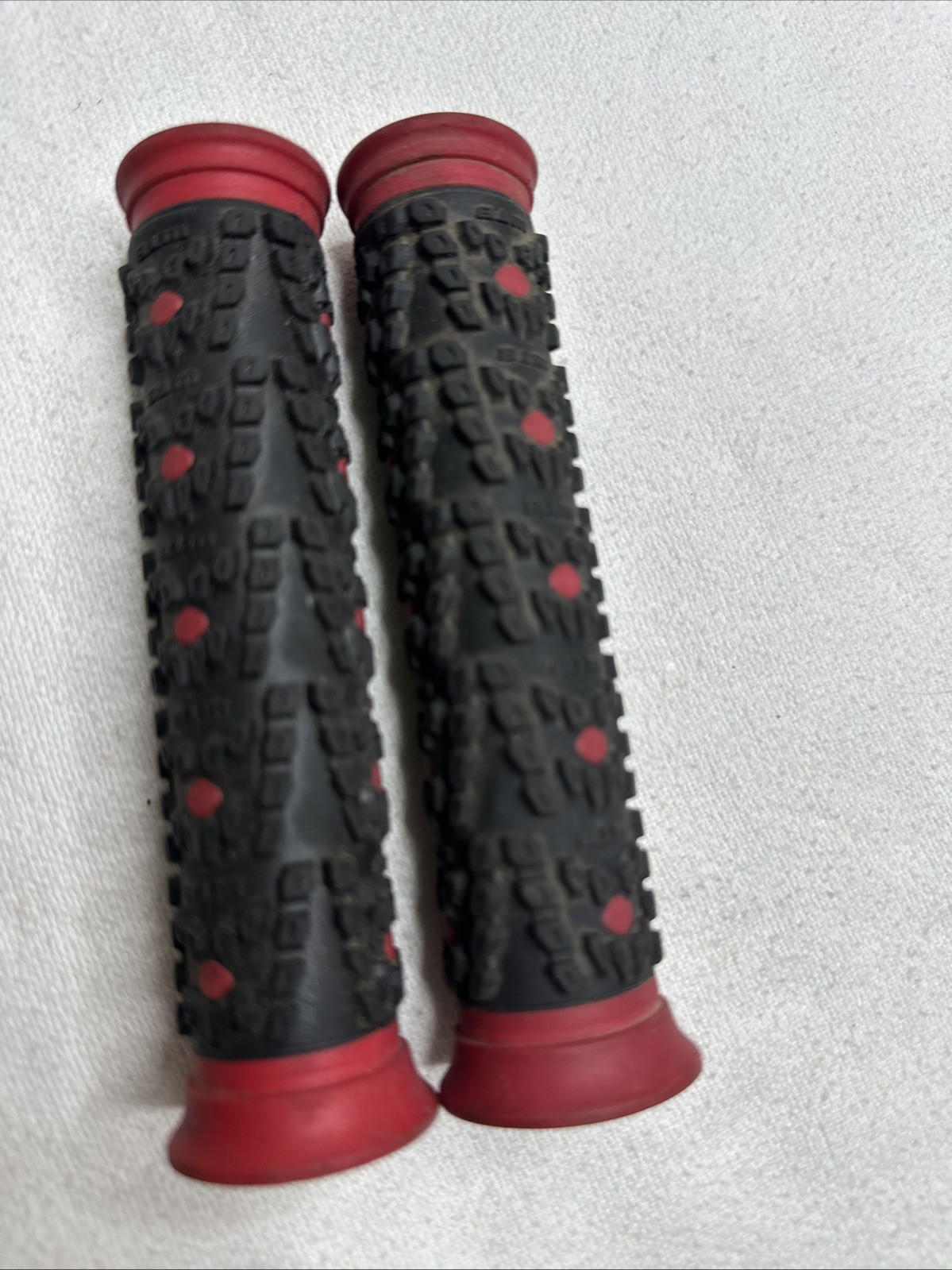WTB Mountain Grips Blue Wilderness Trail Bikes MTB Mountain Bike black red