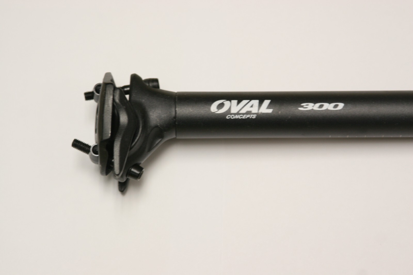 Oval Concepts 300 Alloy 2 bolt Seat post 27.2 x 300 mm SP34