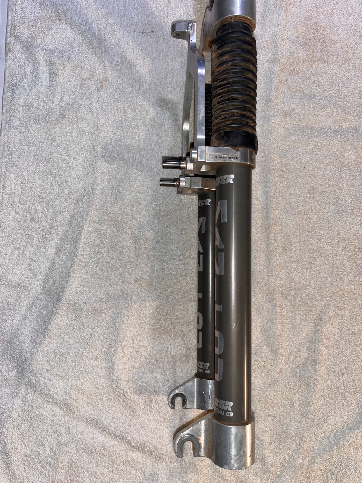 Vintage original Manitou fork, 26″, 1″ threaded, 5 3/4″ steerer, needs service