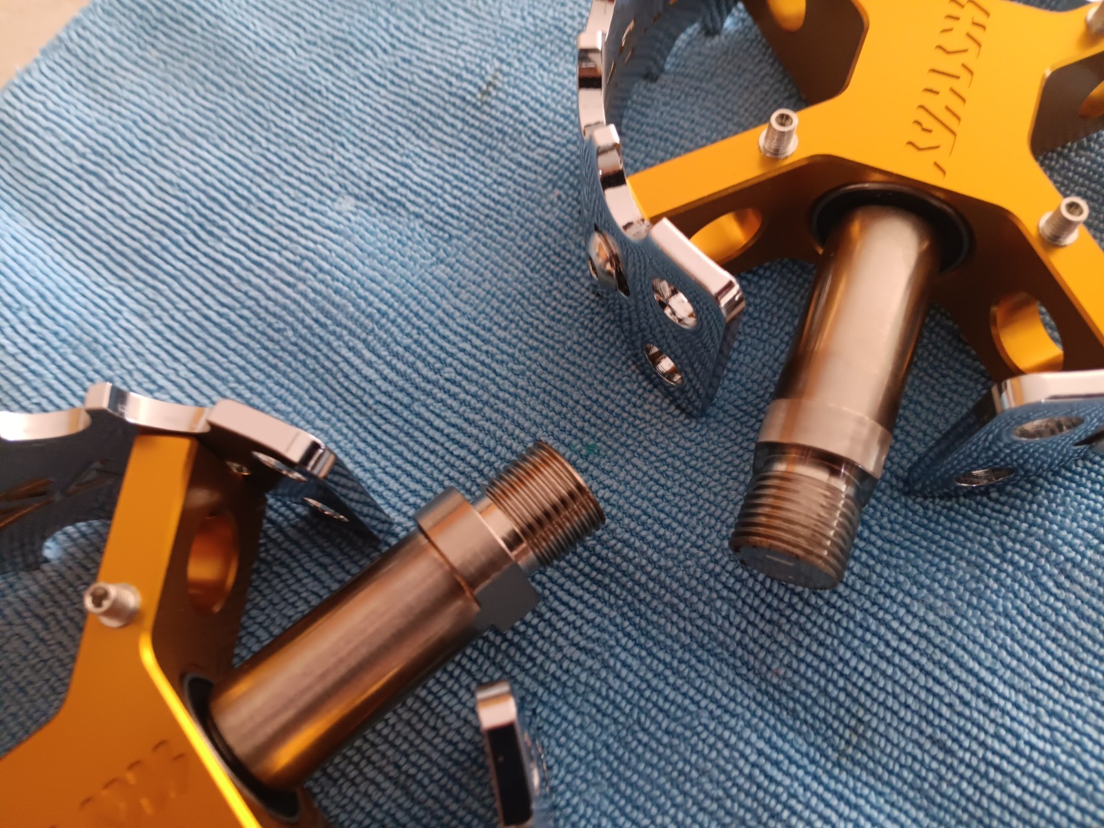 Bullseye Skyway Cage Pedals Chrome and Gold 9/16
